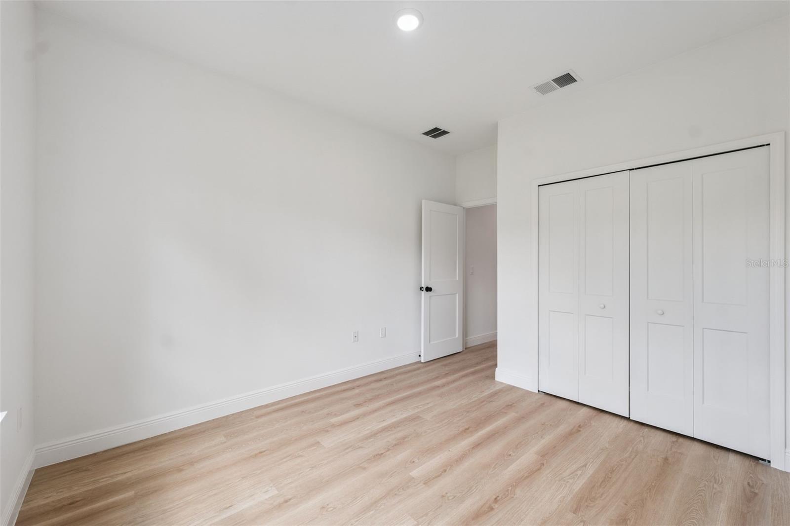 Listing photo id 26 for 15225 29th Terrace Road