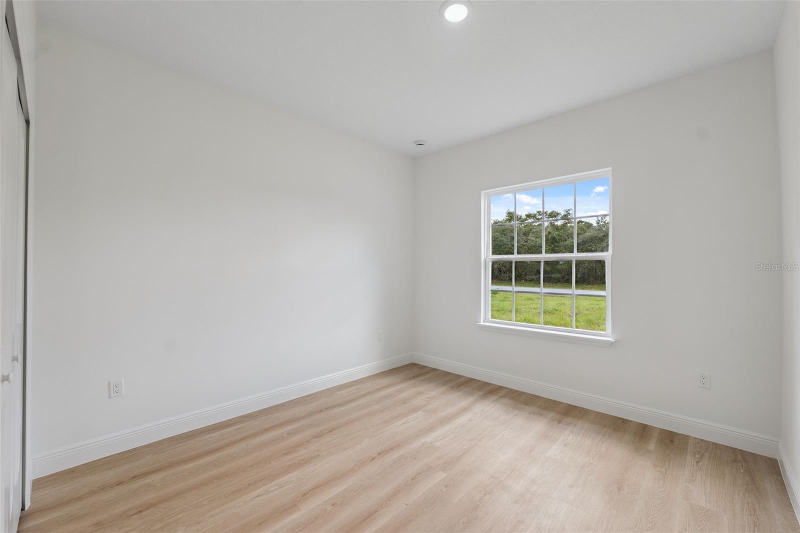 Listing photo id 27 for 15225 29th Terrace Road