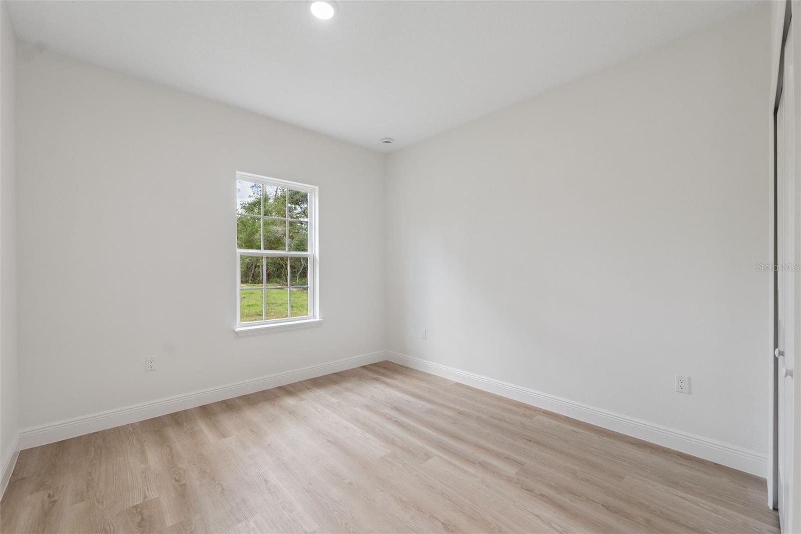 Listing photo id 28 for 15225 29th Terrace Road