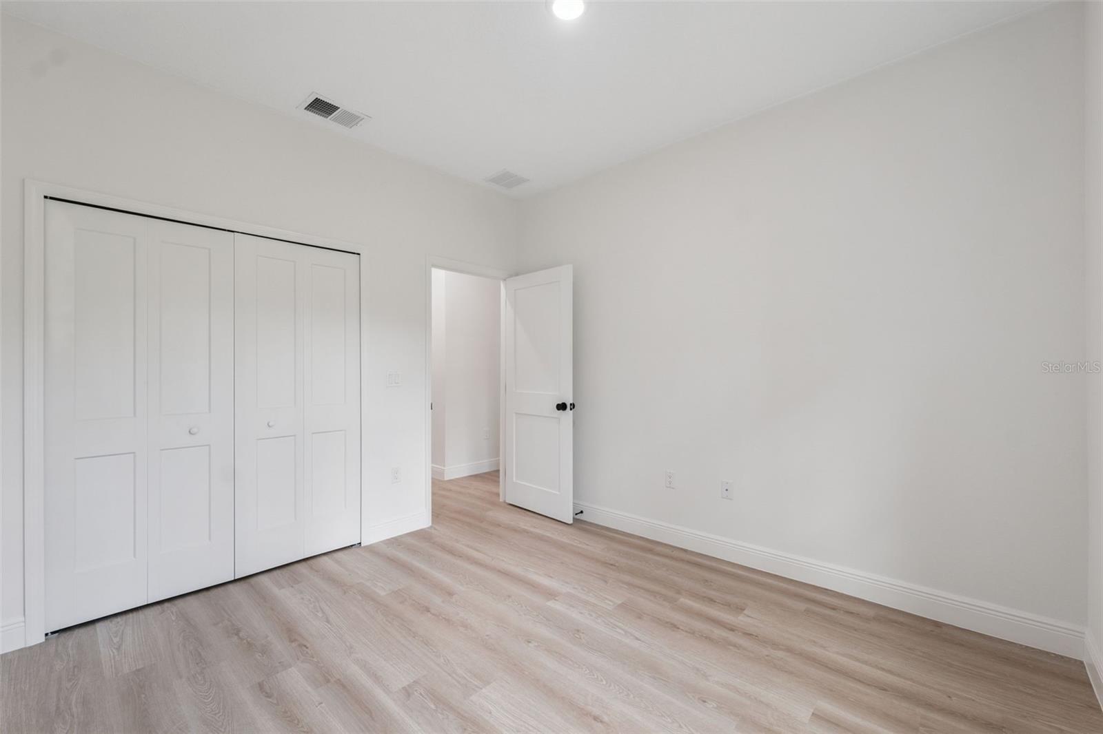 Listing photo id 34 for 15225 29th Terrace Road
