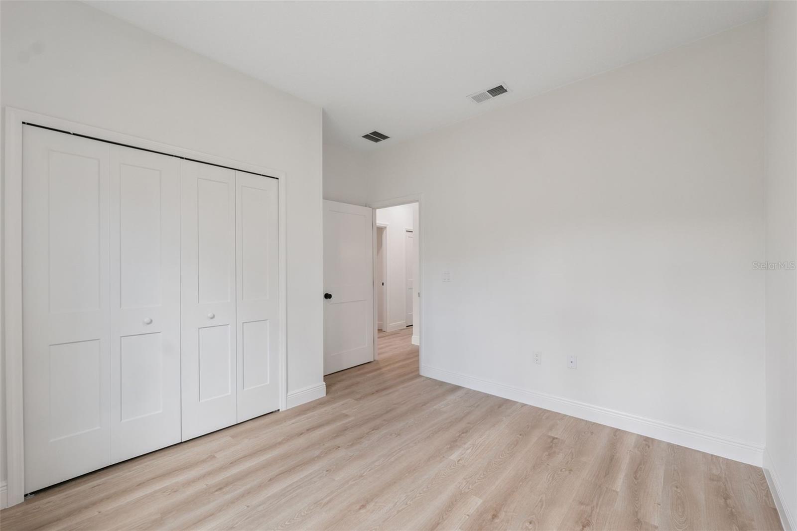 Listing photo id 35 for 15225 29th Terrace Road