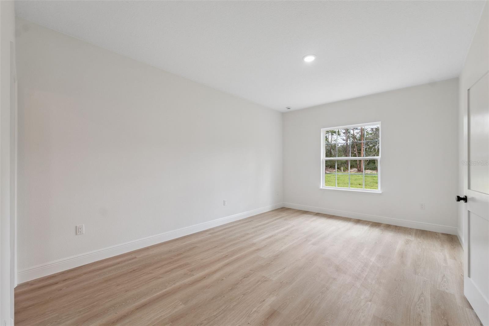 Listing photo id 37 for 15225 29th Terrace Road