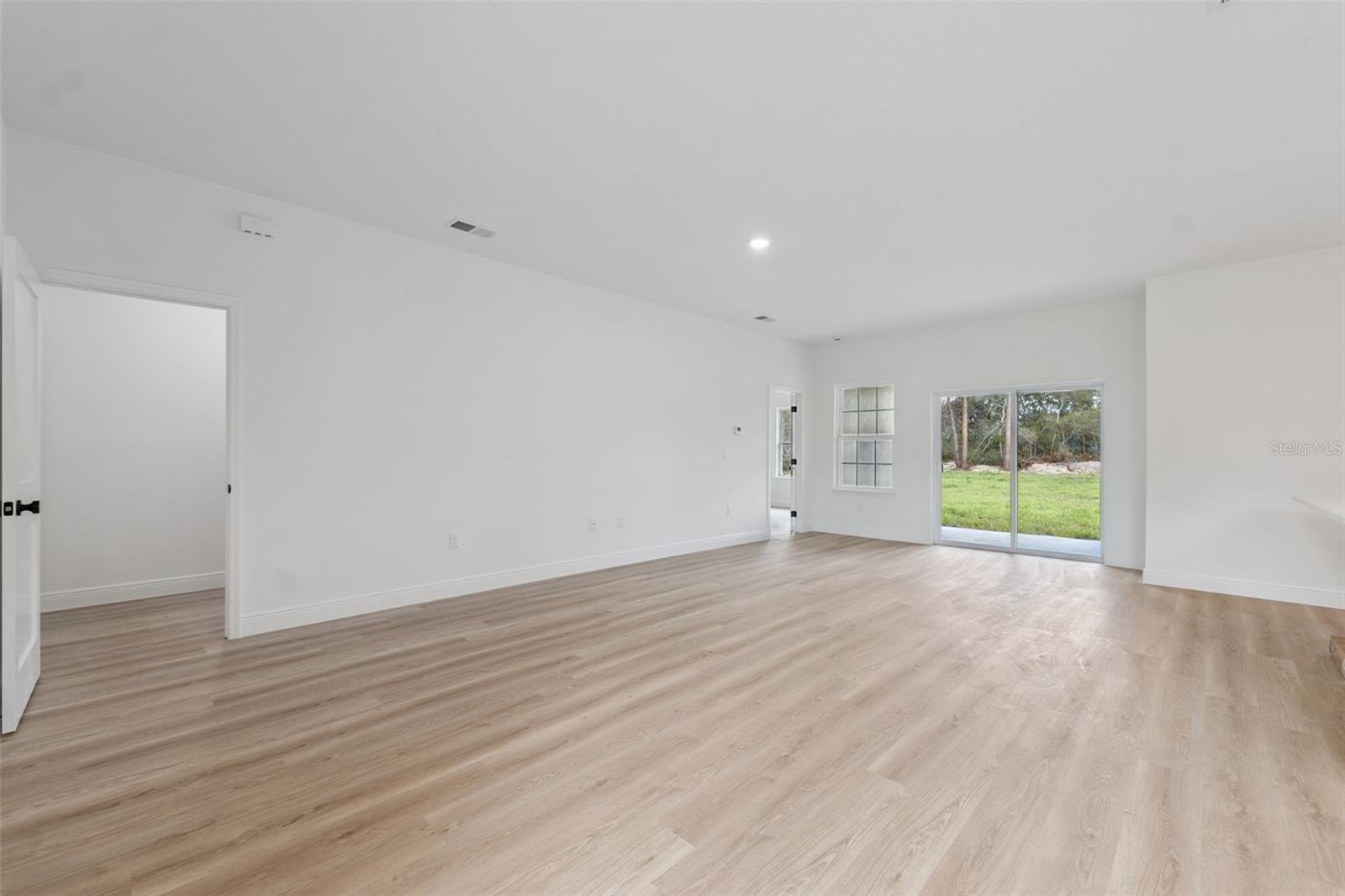Listing photo id 38 for 15225 29th Terrace Road