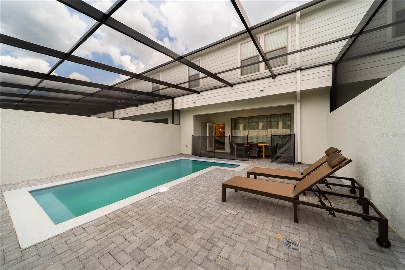 Image 11 of 73 For 2422 Dubai Street