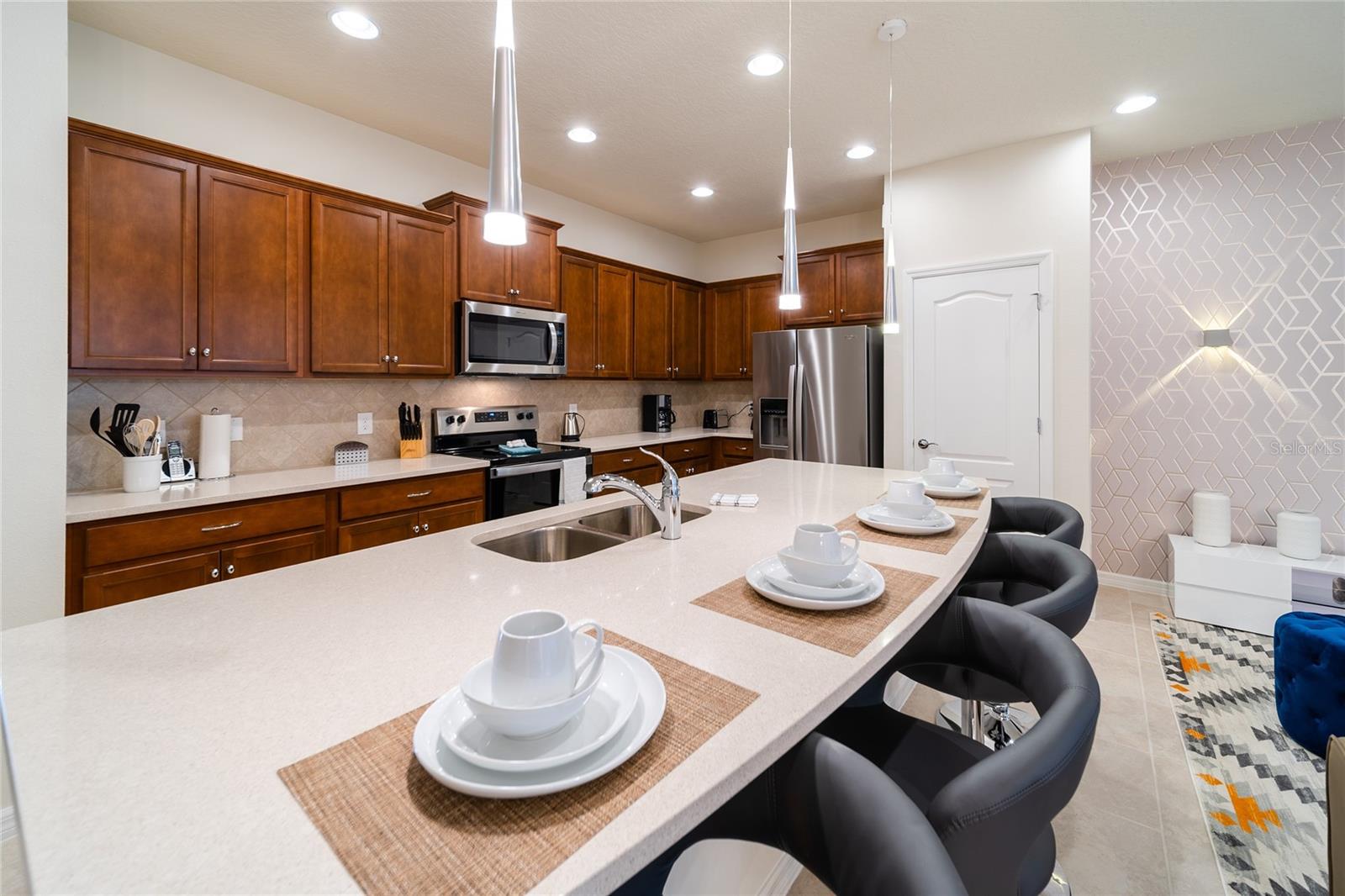 Image 8 of 73 For 2422 Dubai Street