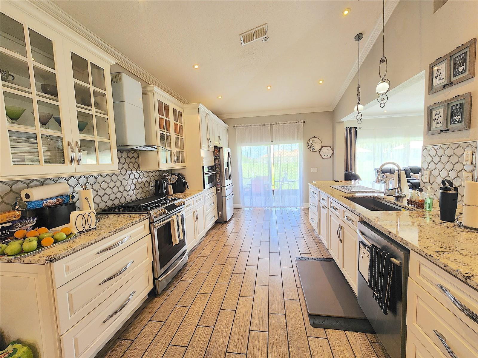 Image 11 of 39 For 3582 Valleyview Drive