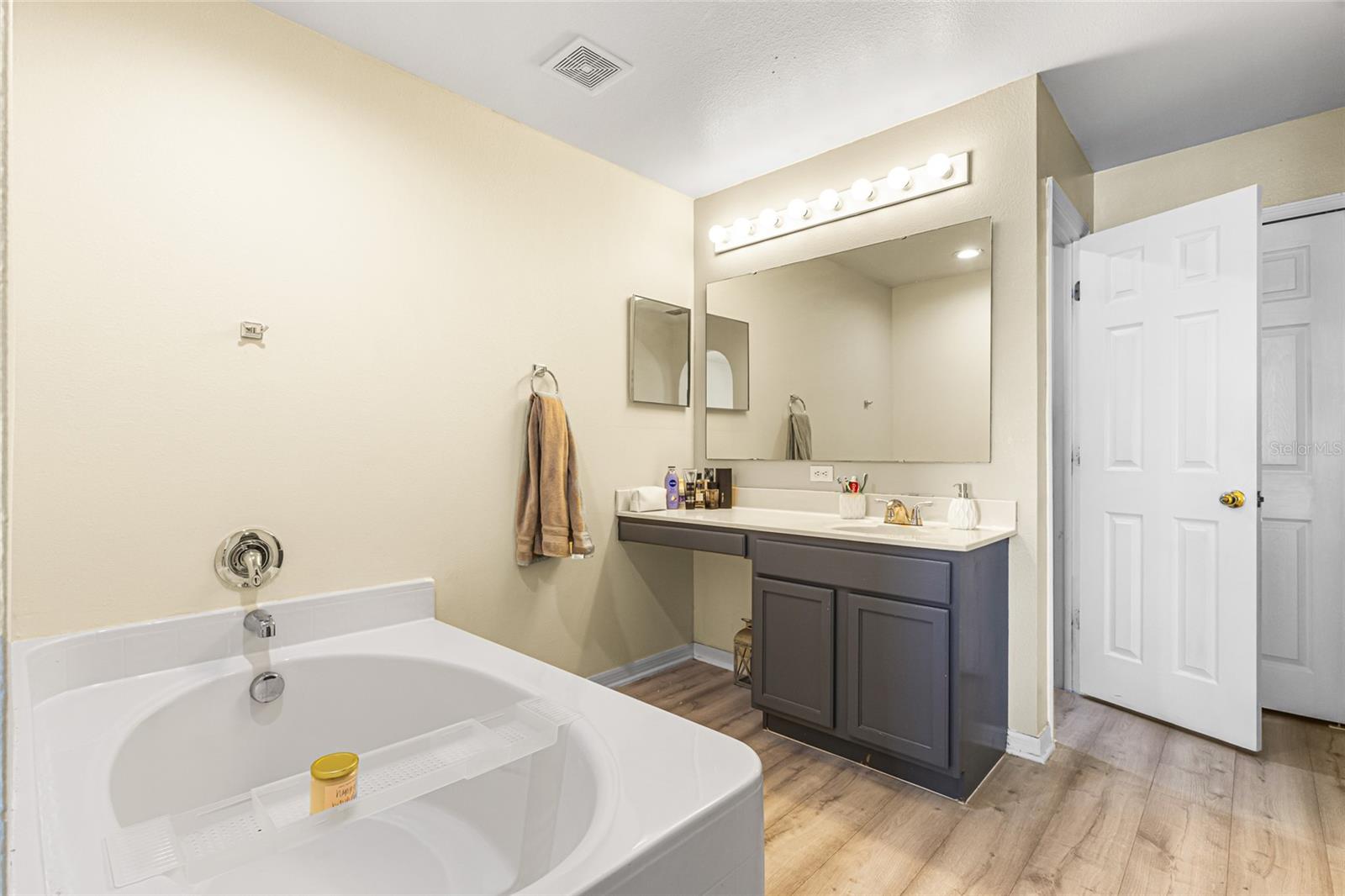 Image 18 of 28 For 111 Wheatfield Circle