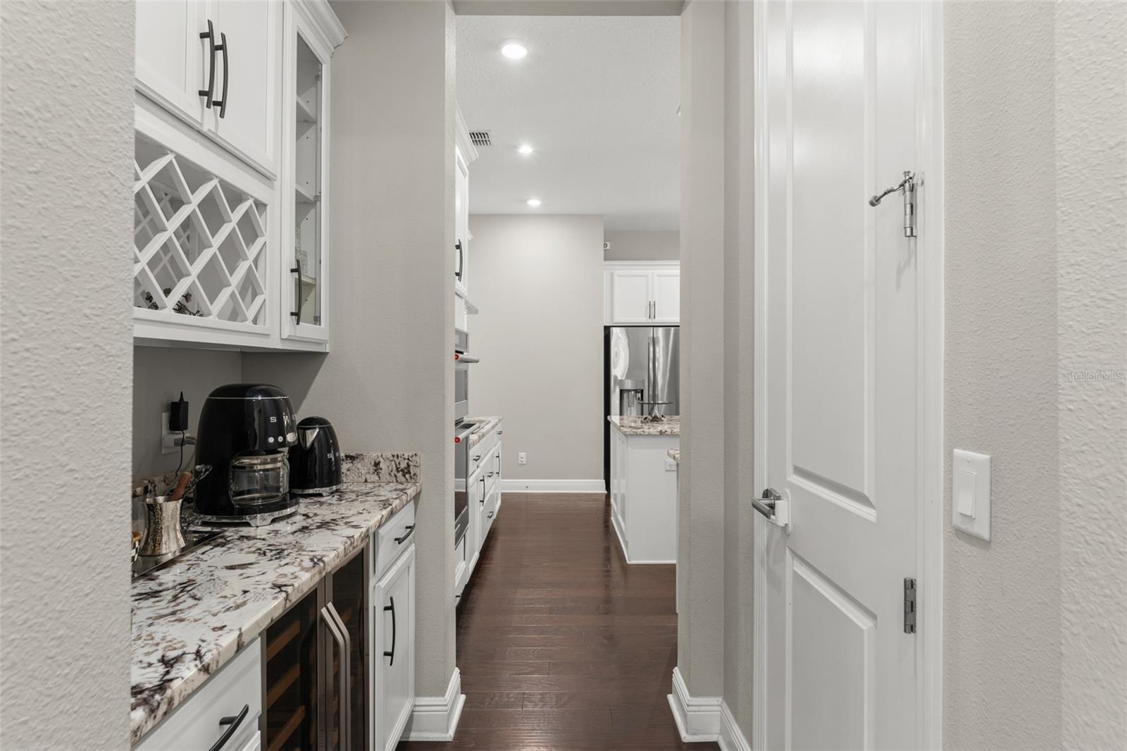 Image 17 of 34 For 8258 Ludington Circle