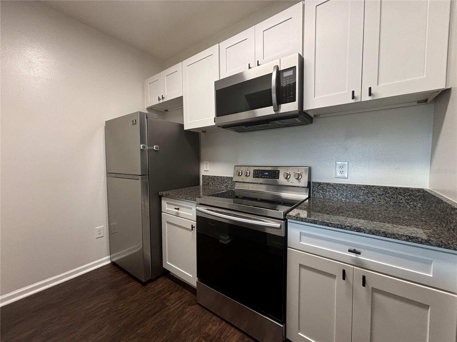 Image 6 of 22 For 14226 Fredricksburg Drive 205