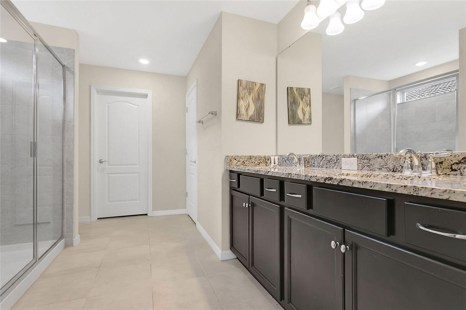 Image 19 of 36 For 5481 Misty Oak Circle