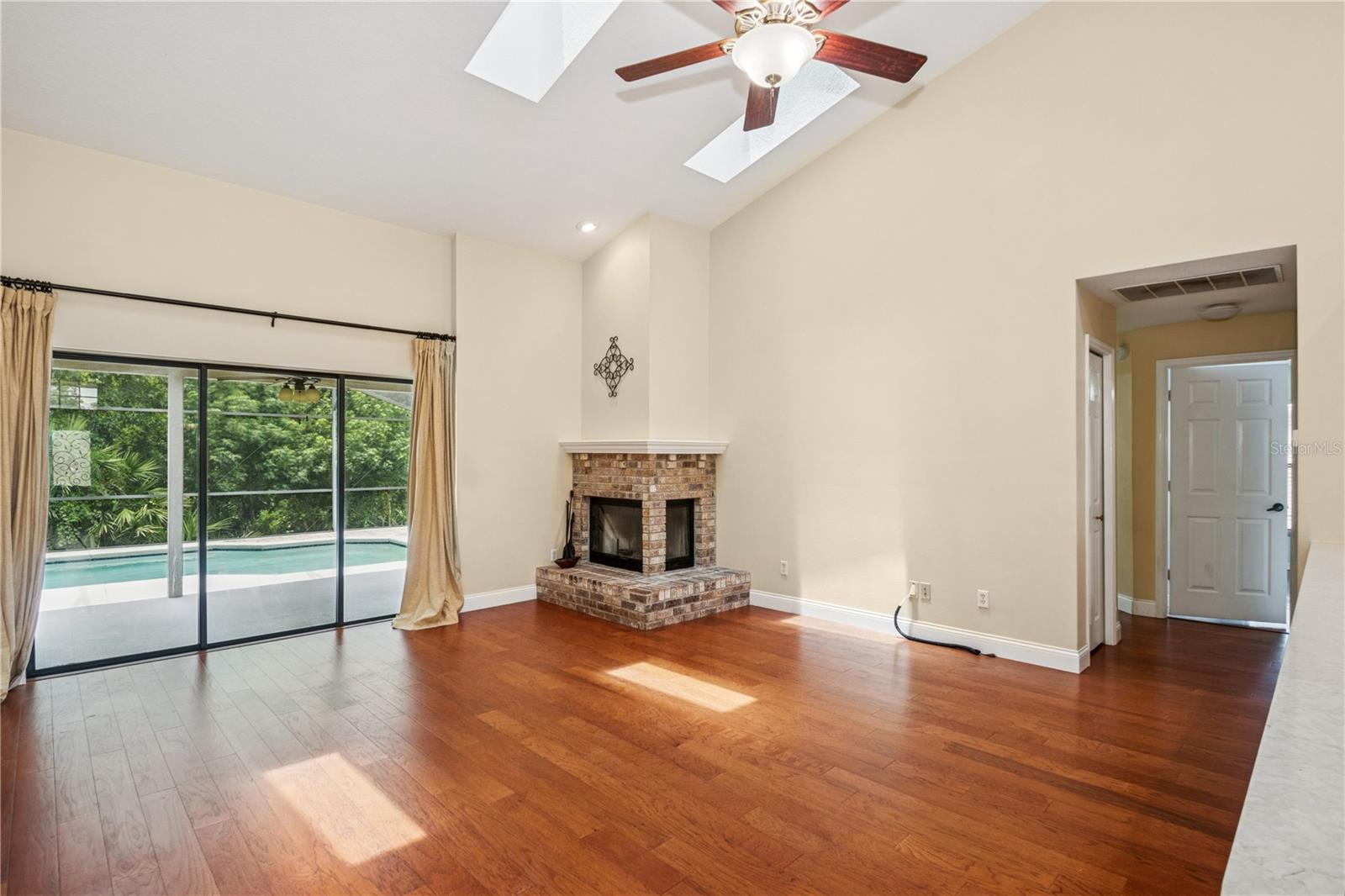 Image 10 of 44 For 1598 River Birch Avenue