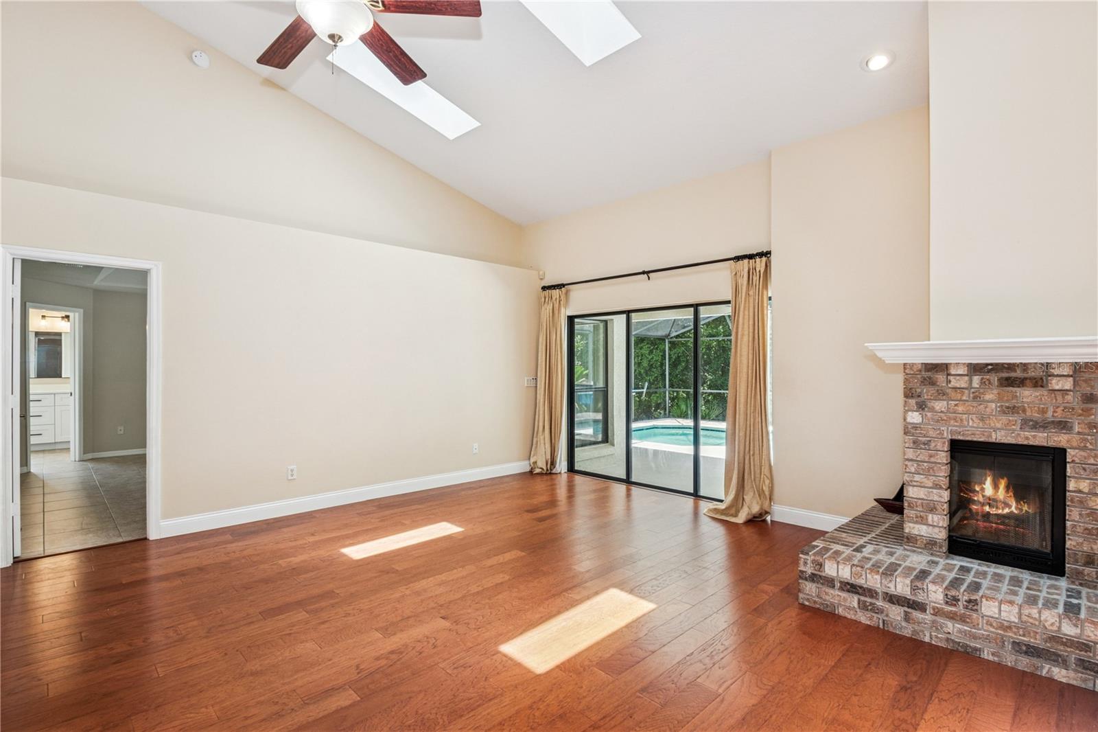 Image 11 of 44 For 1598 River Birch Avenue
