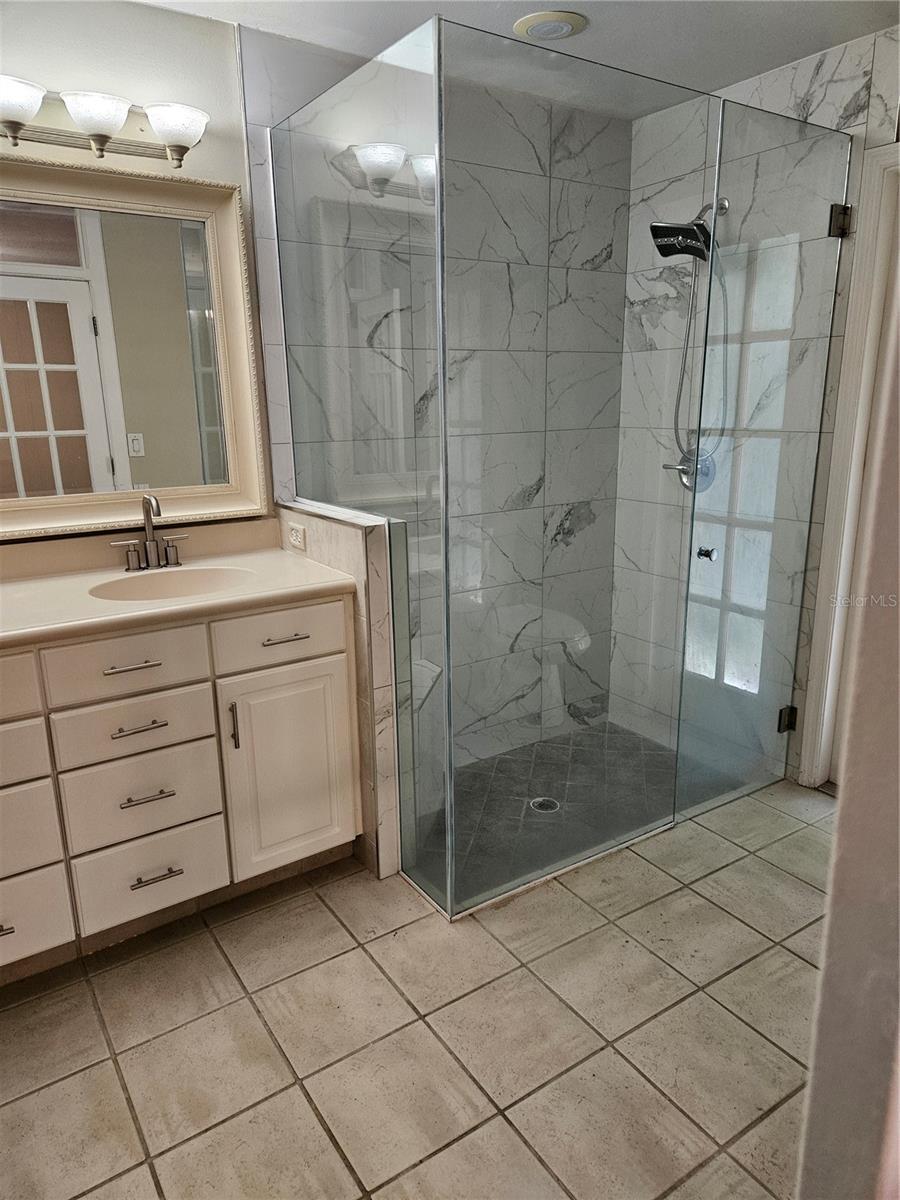 Image 3 of 11 For 4216 Winderlakes Drive
