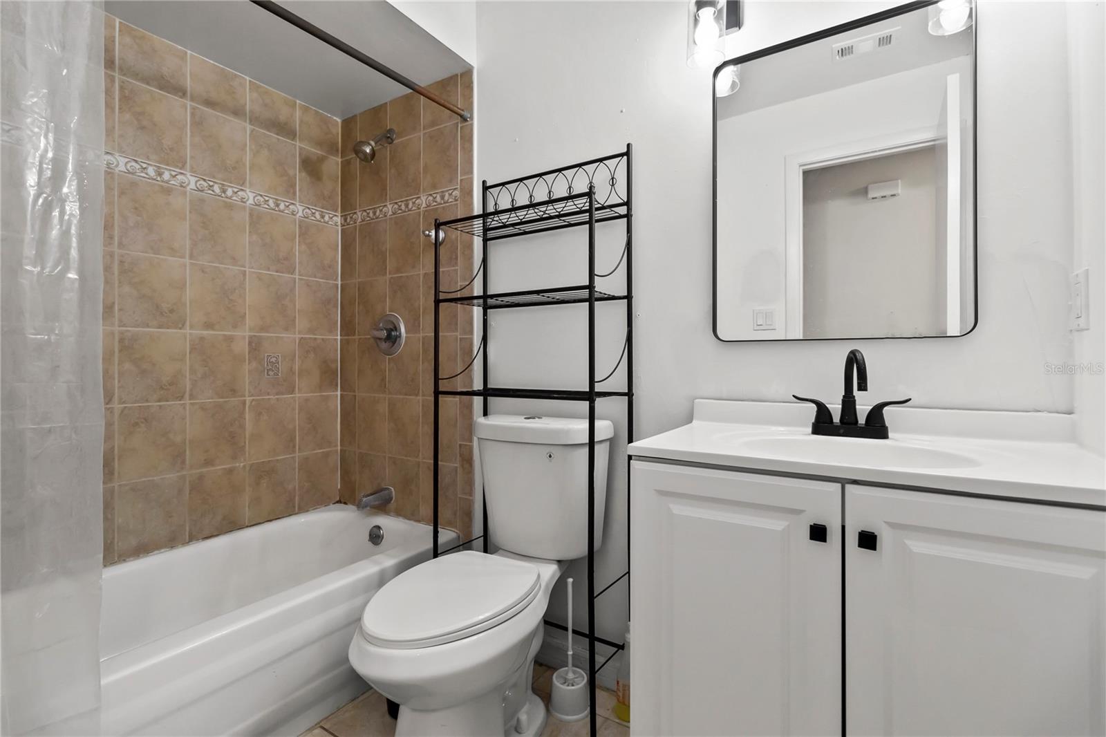 Image 13 of 17 For 283 Gardenia Road