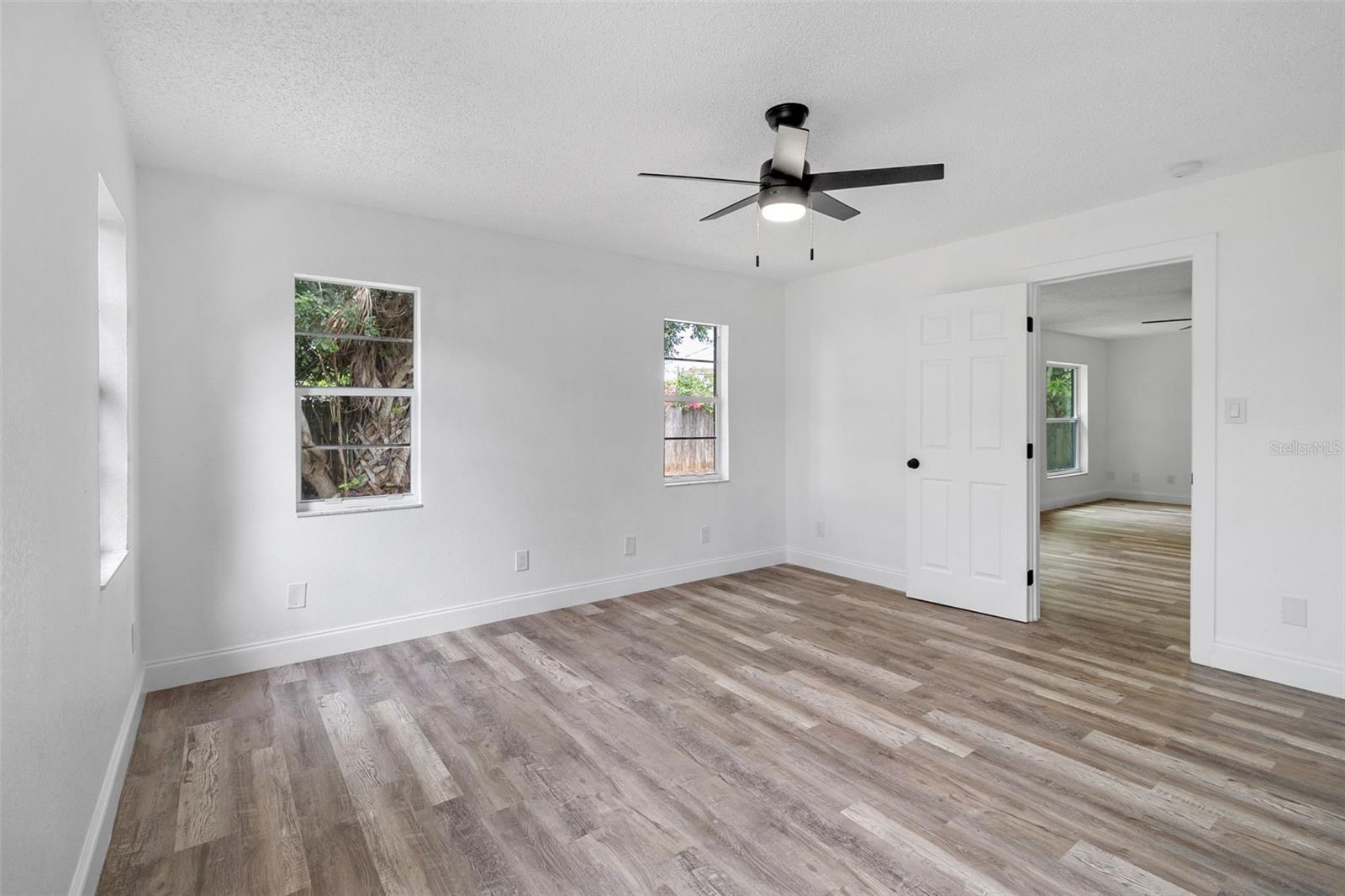 Image 18 of 28 For 820 Hampton Way