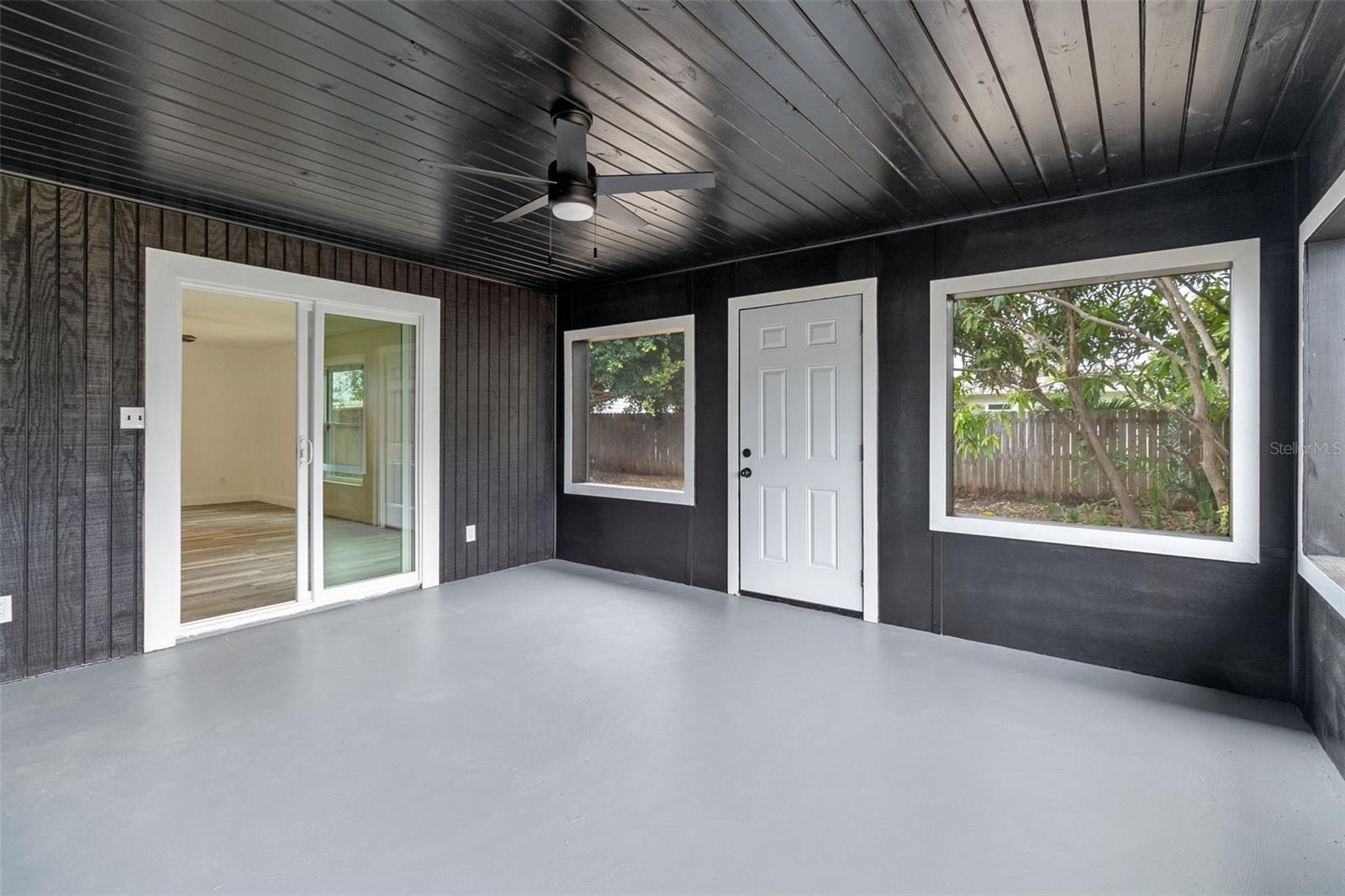 Image 20 of 28 For 820 Hampton Way