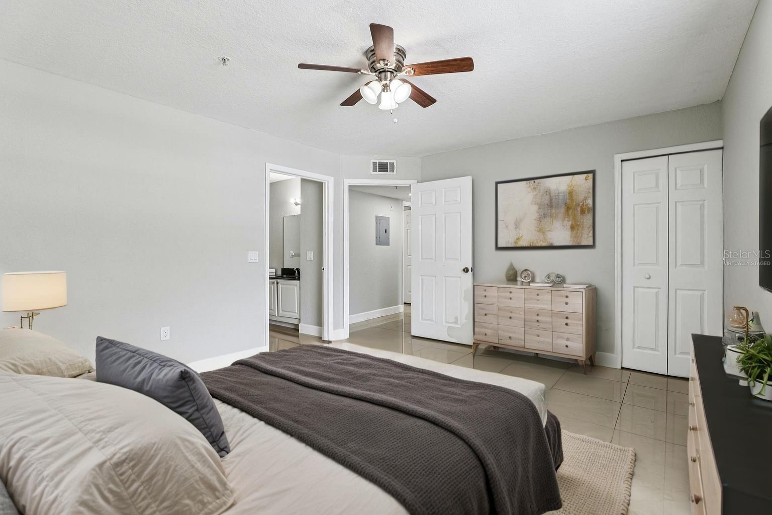 Image 10 of 31 For 14025 Fairway Island Drive 318