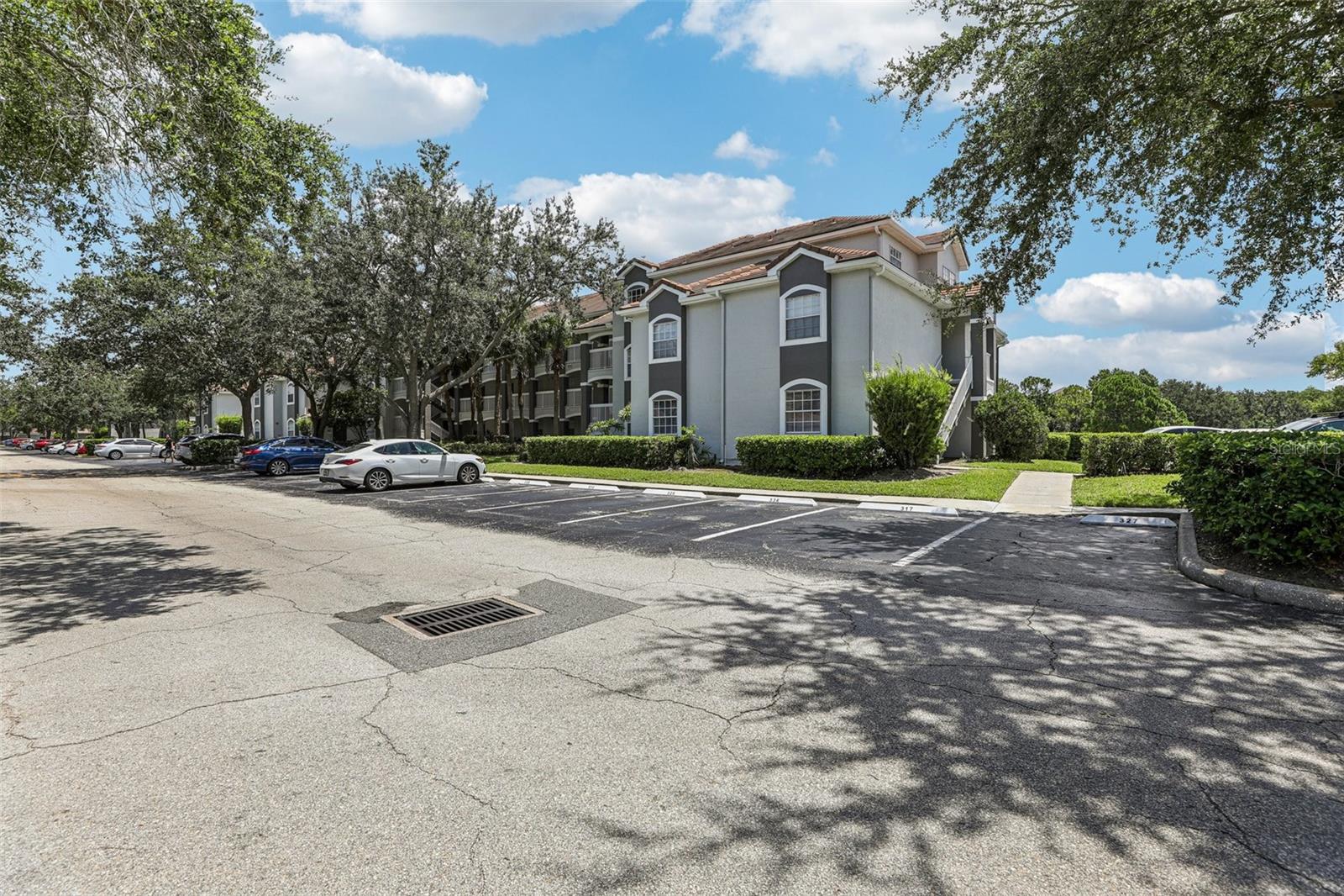 Image 20 of 31 For 14025 Fairway Island Drive 318