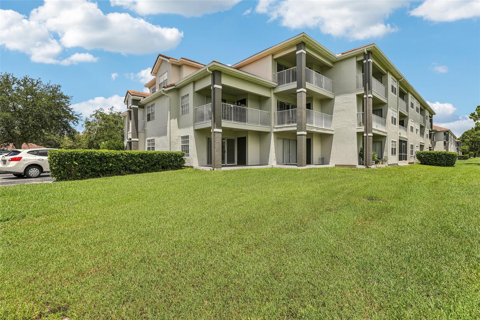 Image 3 of 31 For 14025 Fairway Island Drive 318
