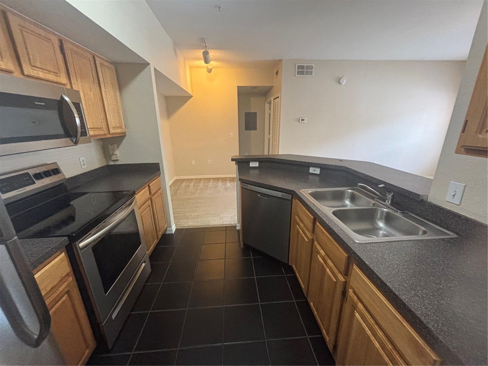 Image 13 of 22 For 6071 Westgate Drive 315