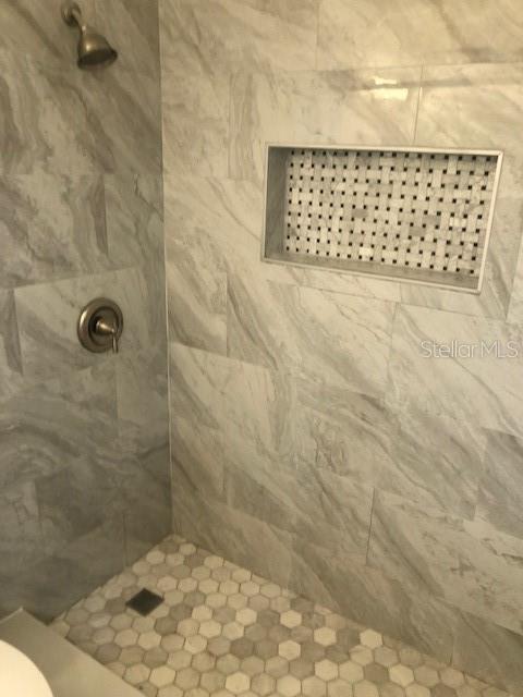 Image 5 of 6 For 812 Menendez Court