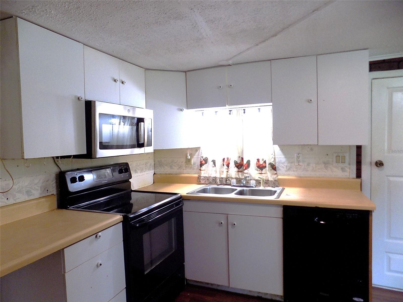 Image 10 of 50 For 3320 Central Boulevard