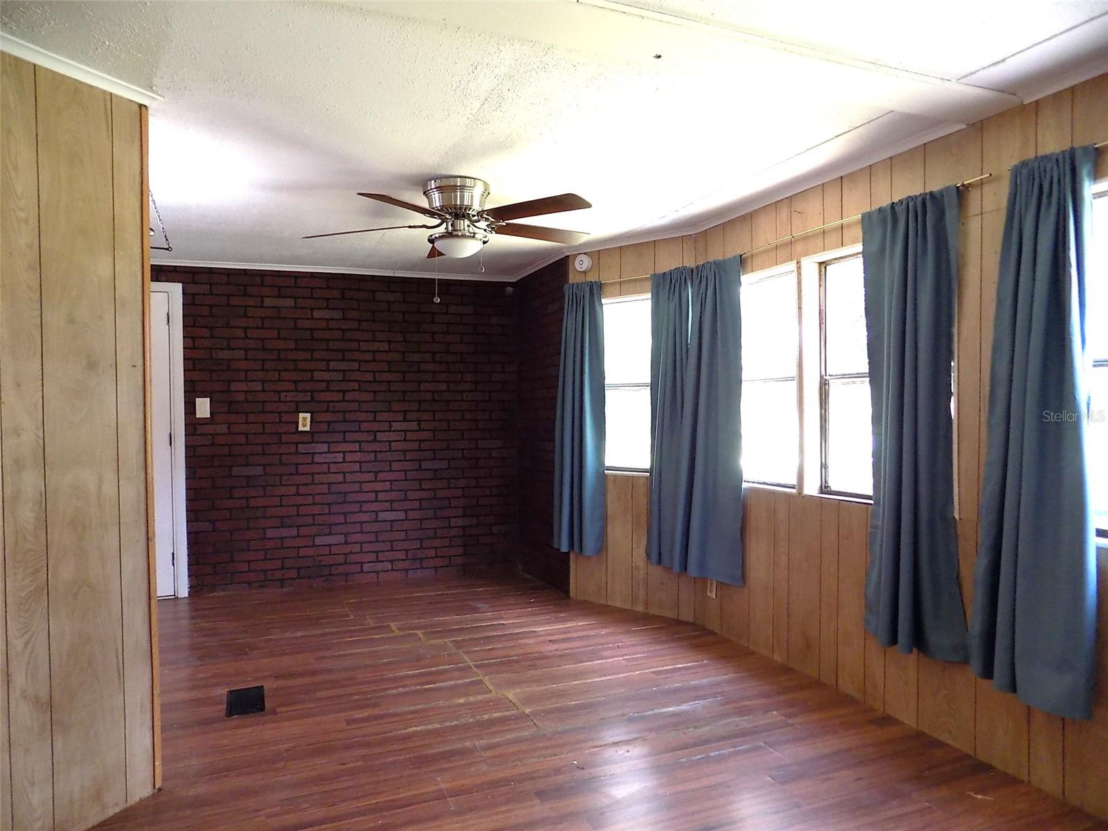 Image 9 of 50 For 3320 Central Boulevard