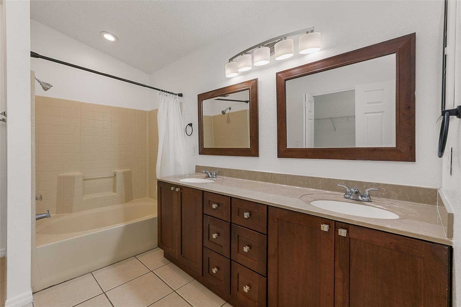 Image 16 of 53 For 13802 Riverpath Grove Dr