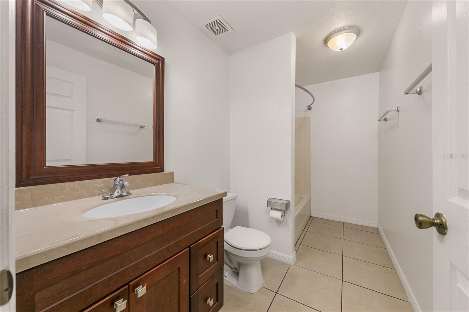 Image 28 of 53 For 13802 Riverpath Grove Dr
