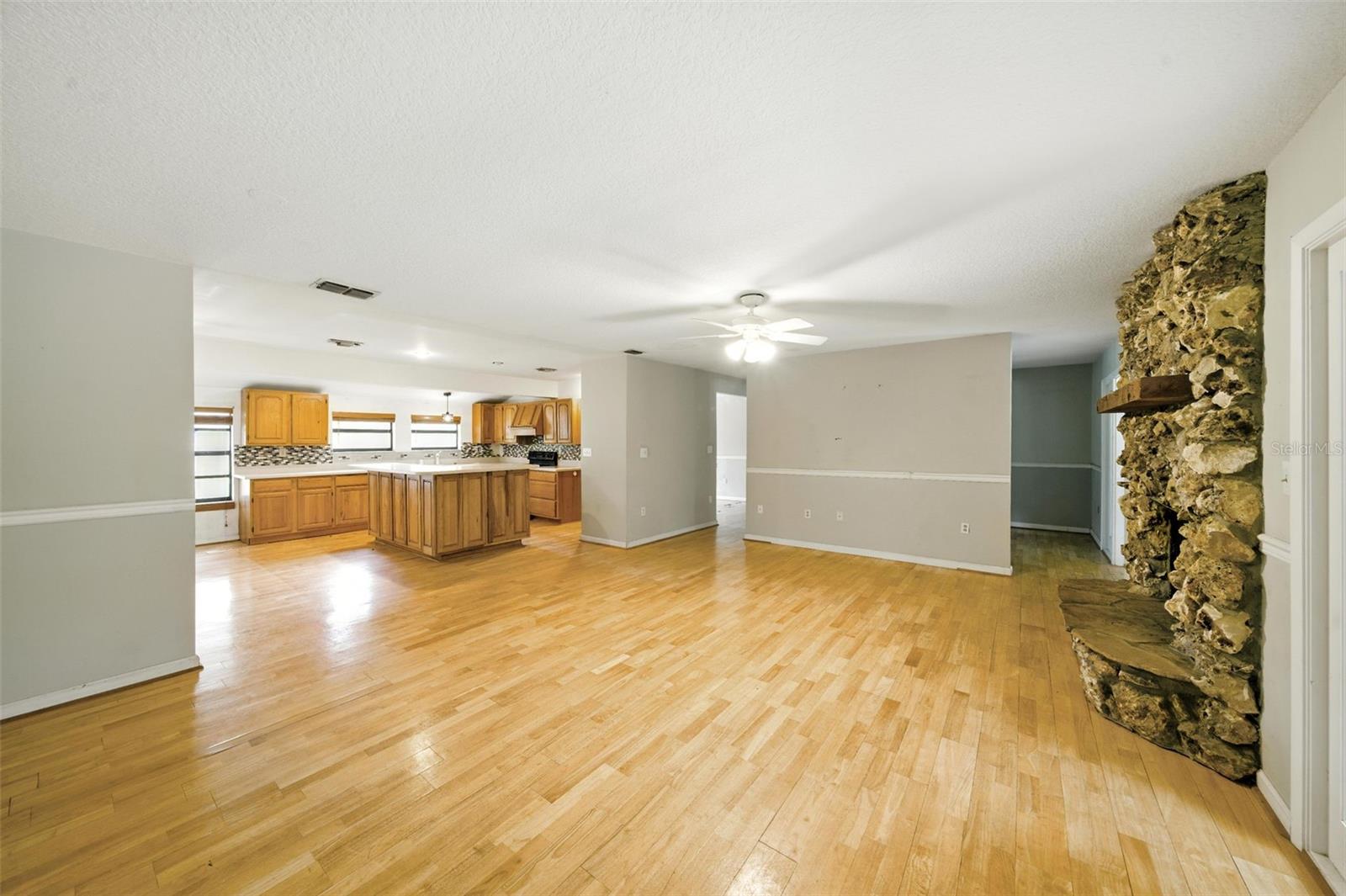 Image 14 of 32 For 1828 Biscayne Drive