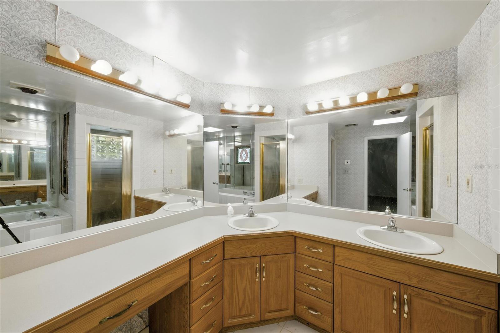 Image 17 of 32 For 1828 Biscayne Drive