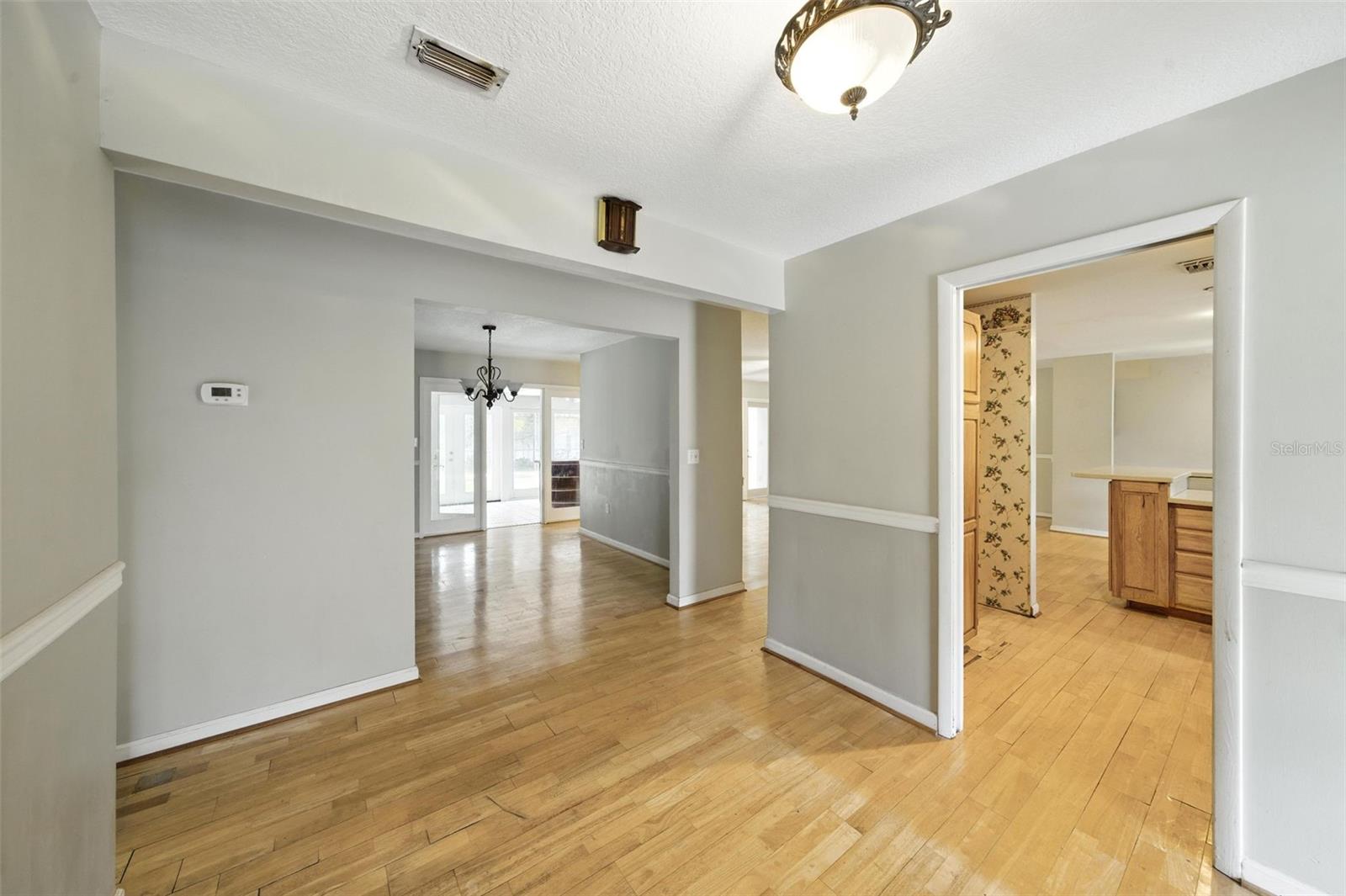 Image 5 of 32 For 1828 Biscayne Drive