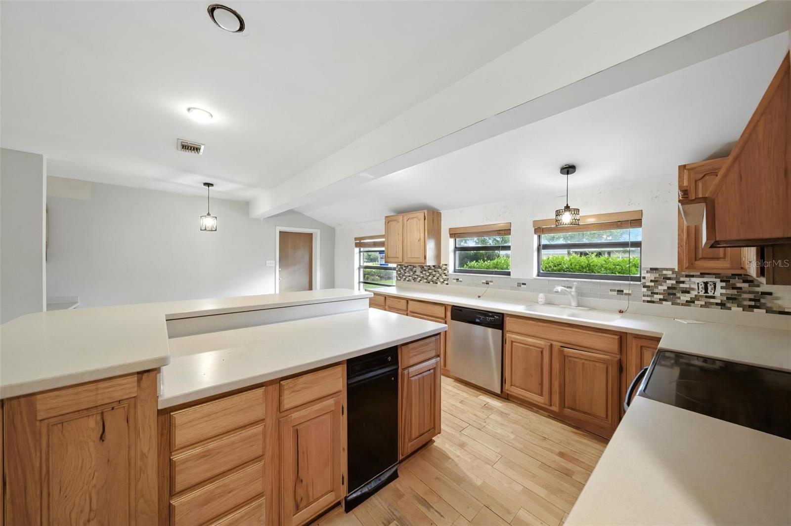 Image 7 of 32 For 1828 Biscayne Drive