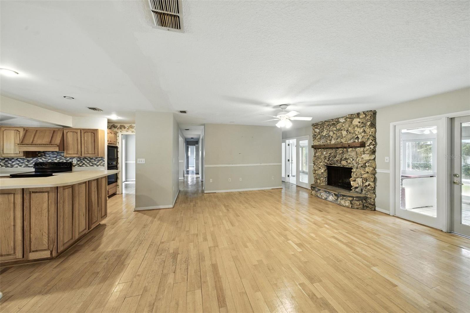 Image 8 of 32 For 1828 Biscayne Drive