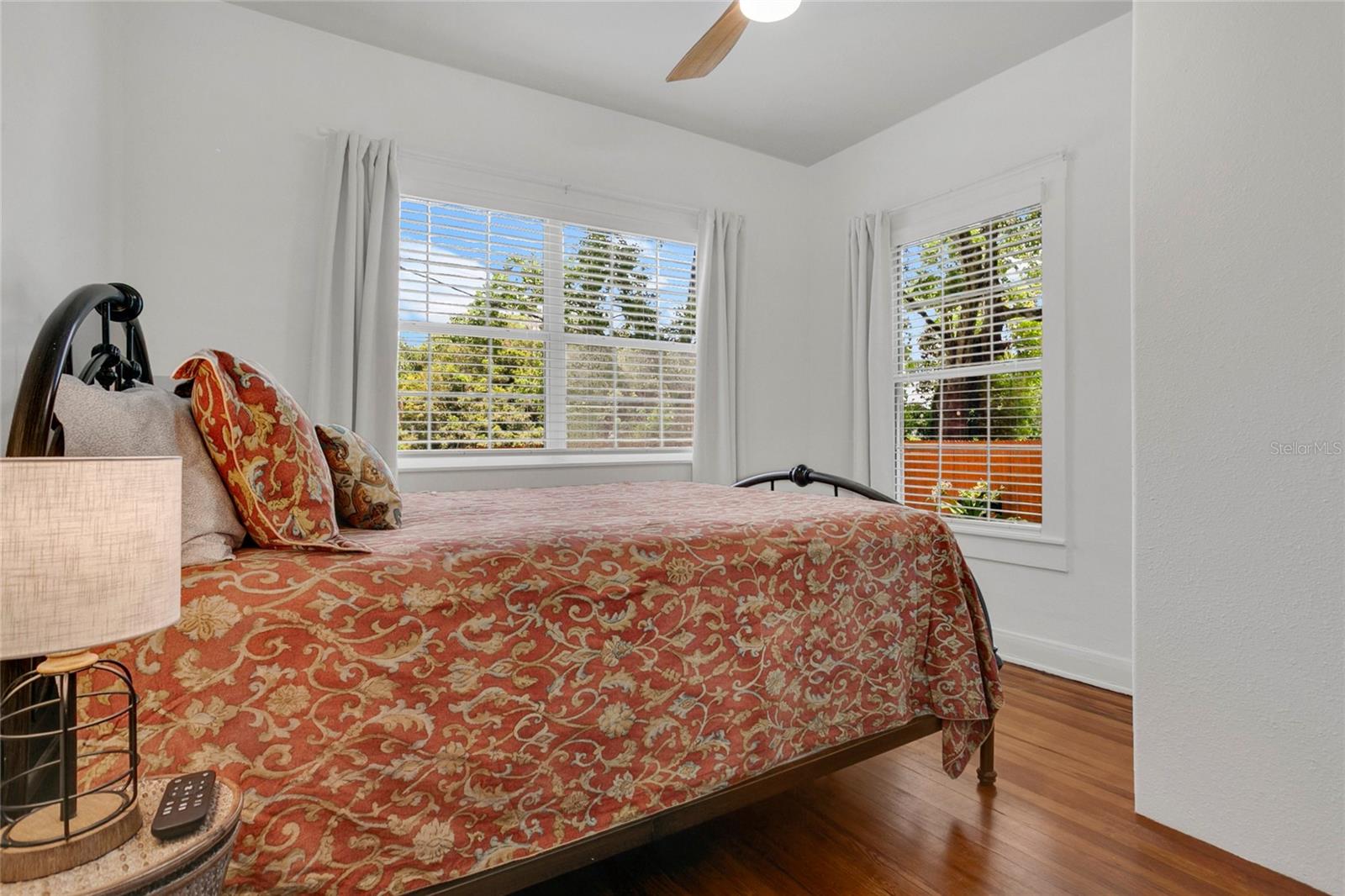 Image 15 of 31 For 416 Grandview Avenue N