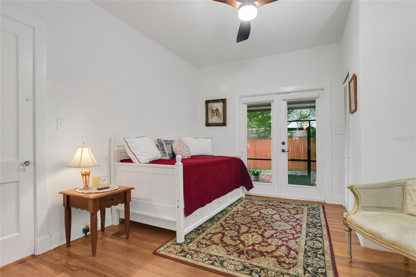 Image 17 of 31 For 416 Grandview Avenue N