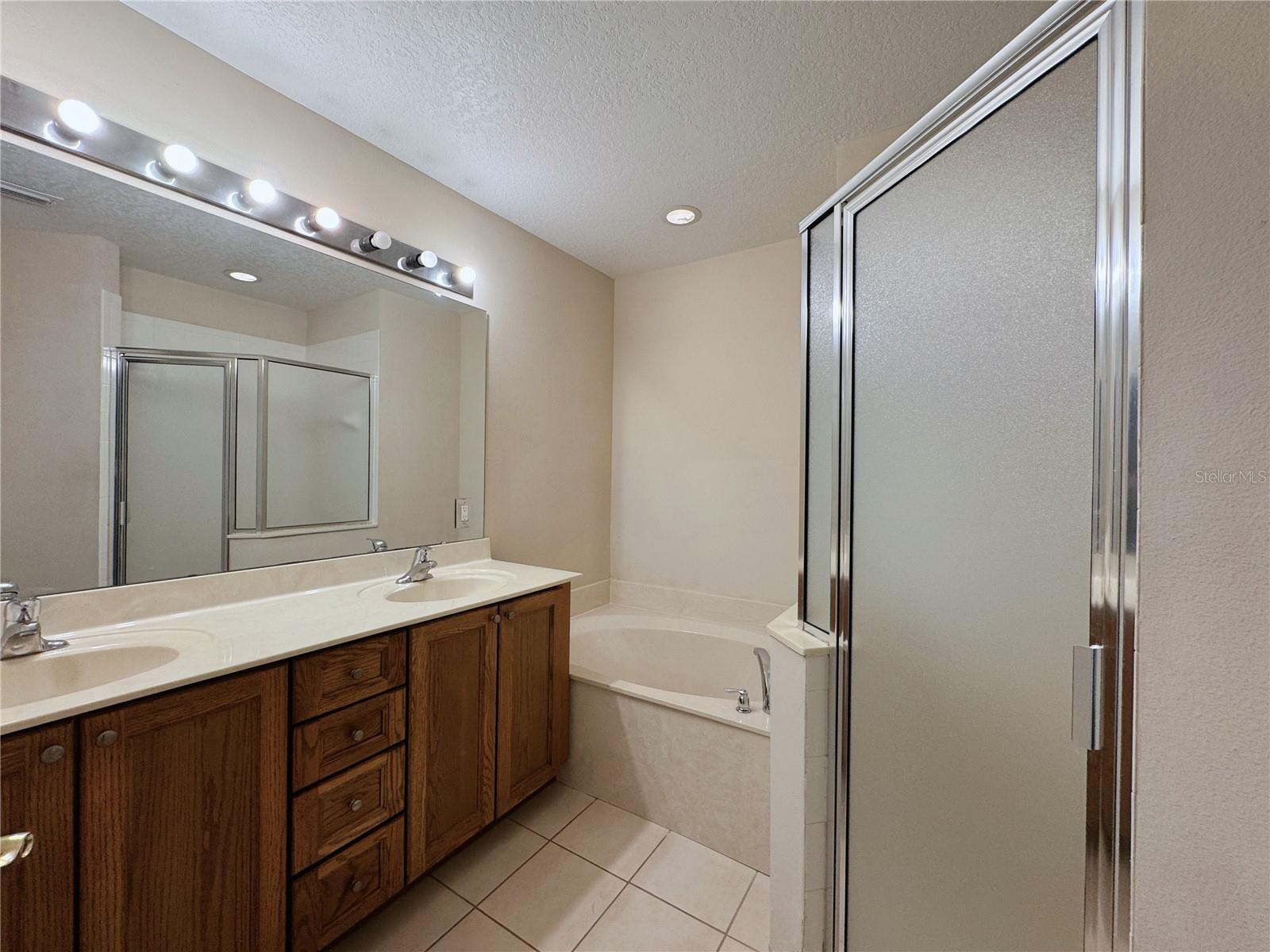 Image 23 of 40 For 10775 Regent Square Drive 1905
