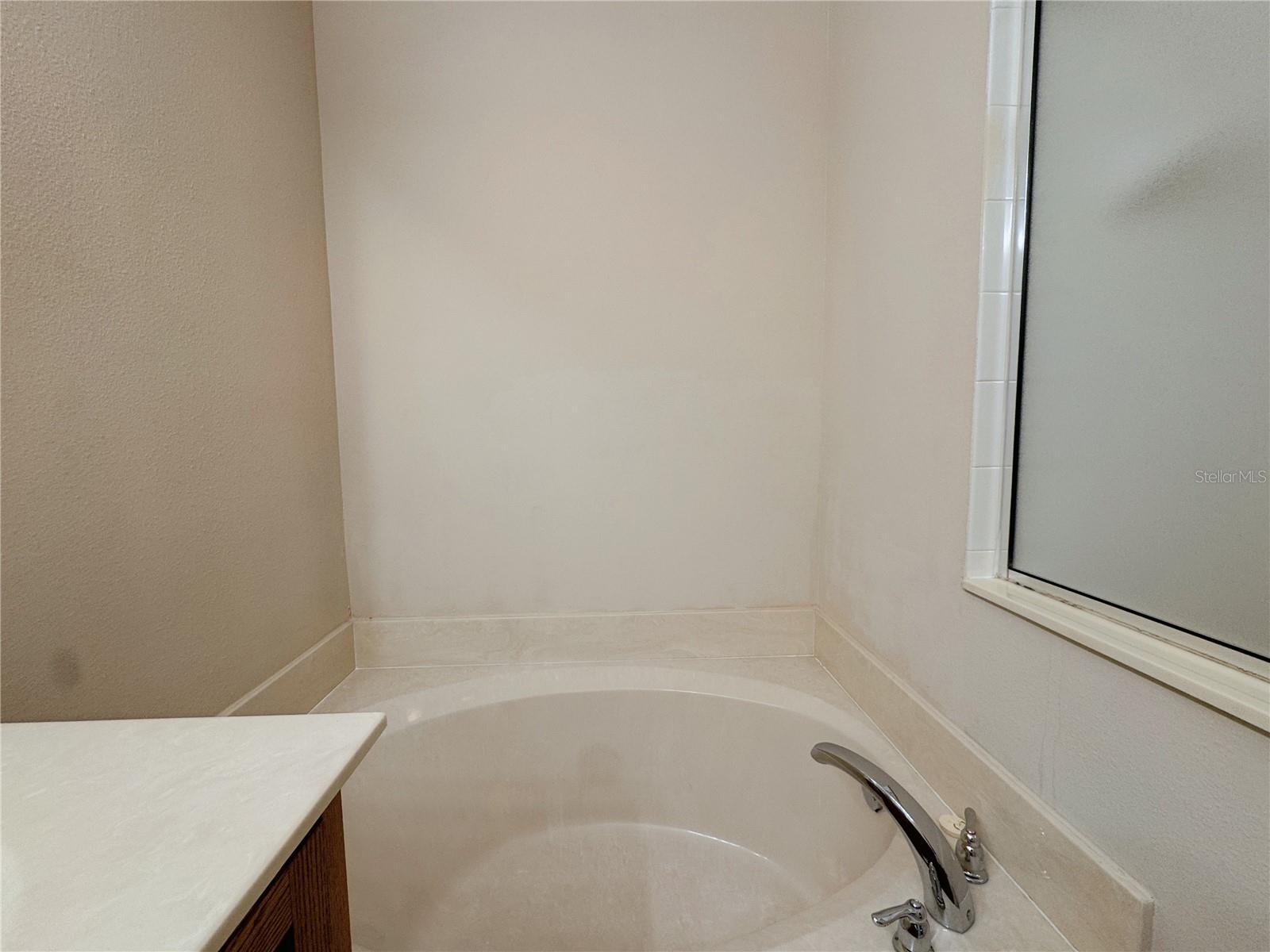 Image 24 of 40 For 10775 Regent Square Drive 1905