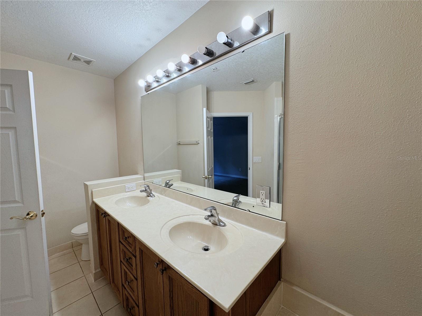 Image 25 of 40 For 10775 Regent Square Drive 1905