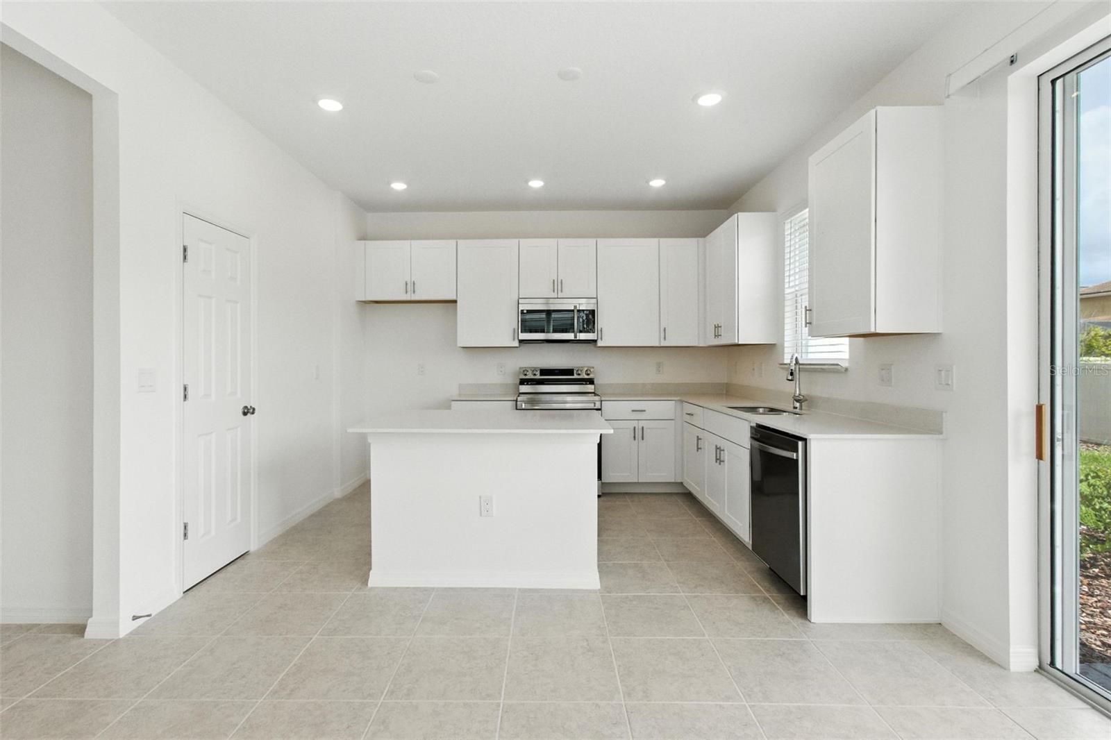 Image 10 of 37 For 1255 Stockwell Avenue