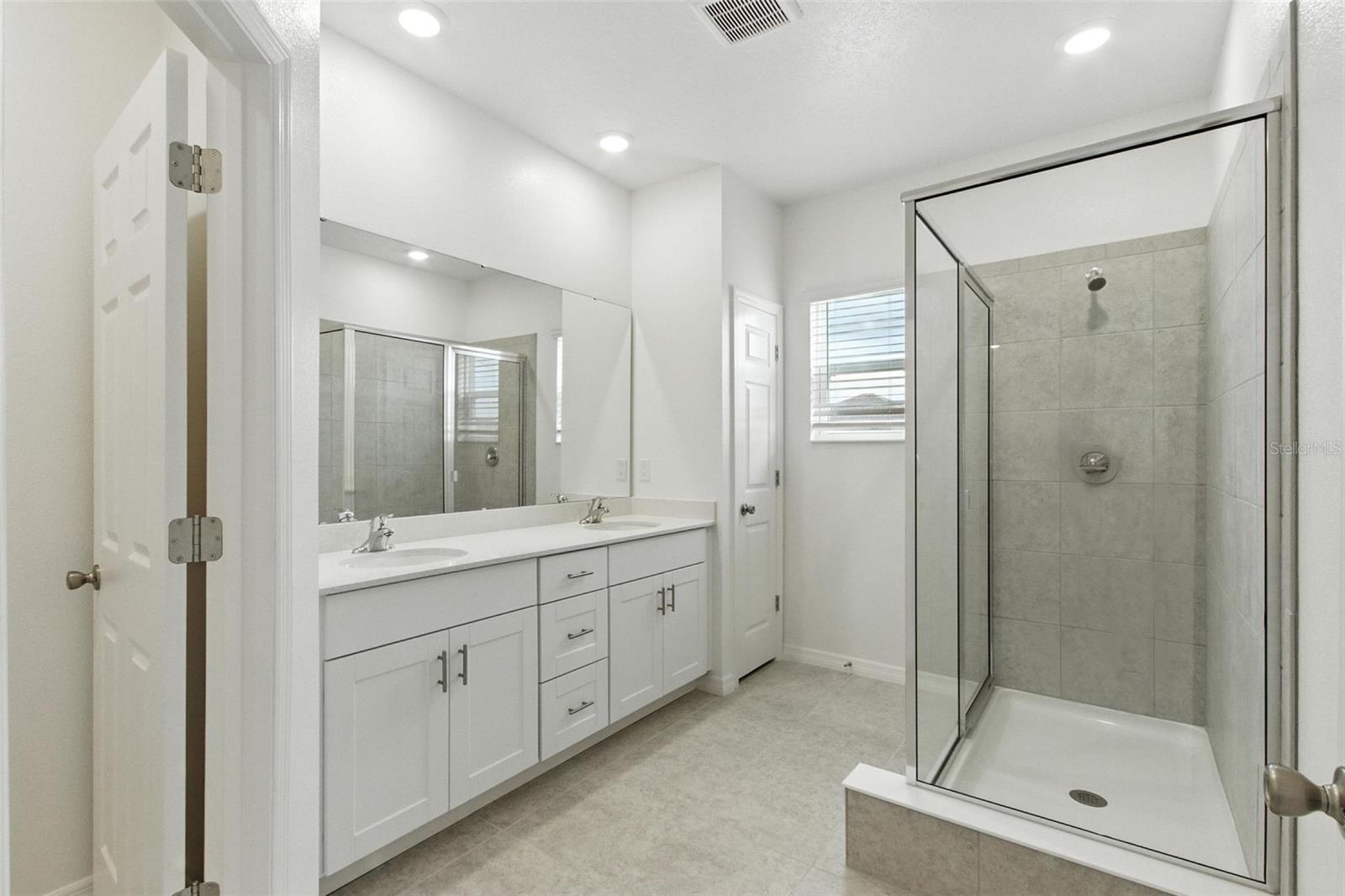 Image 19 of 37 For 1255 Stockwell Avenue