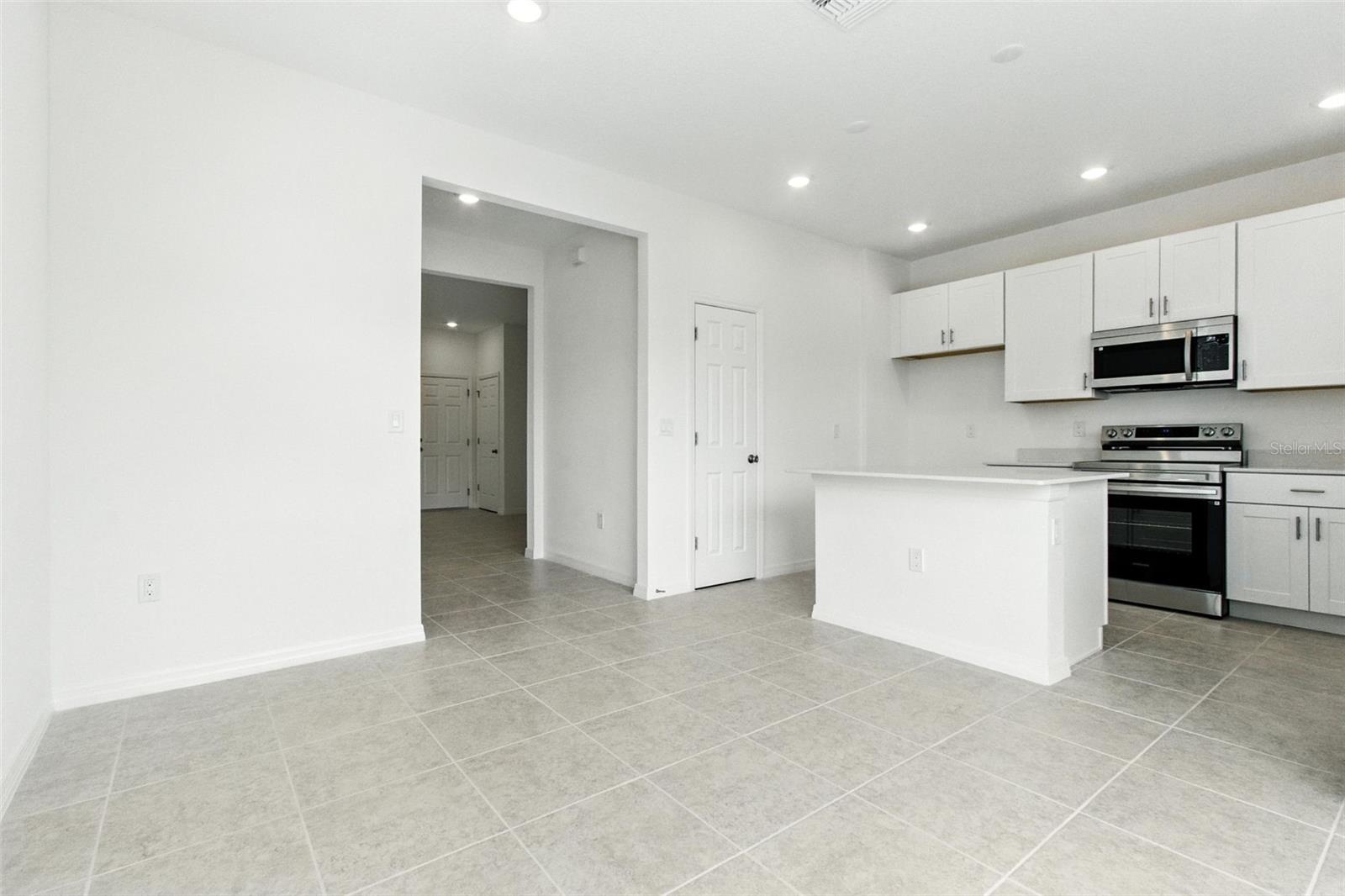 Image 9 of 37 For 1255 Stockwell Avenue