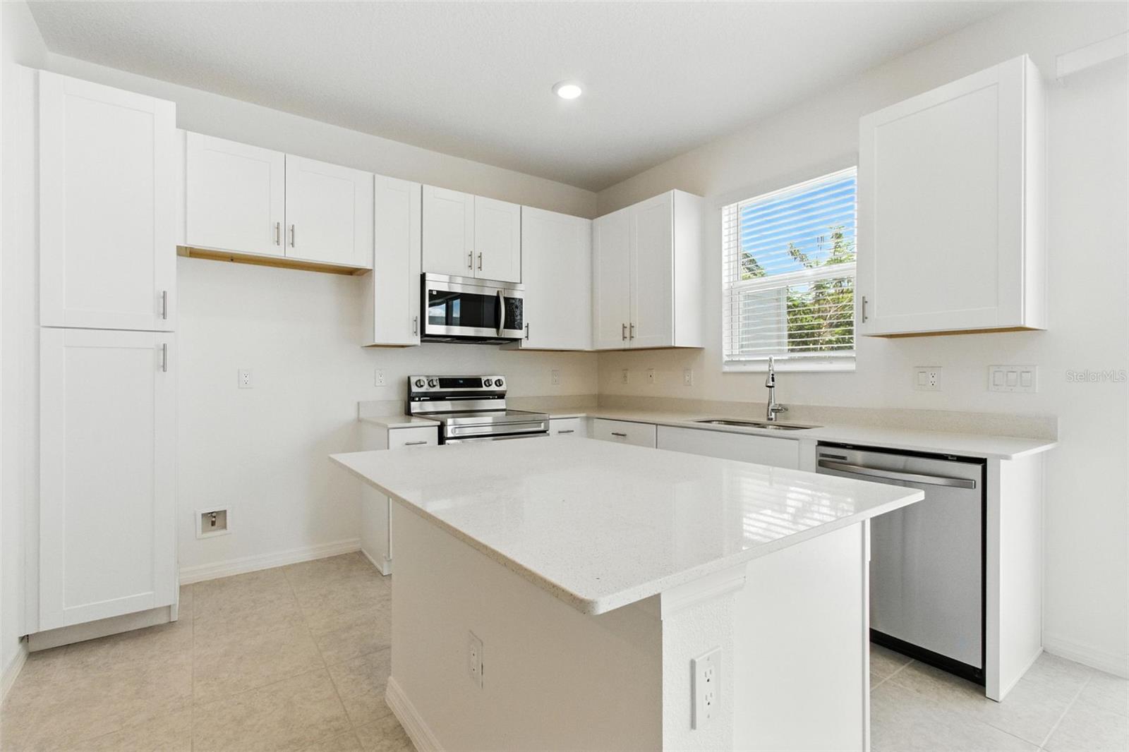 Image 10 of 37 For 1263 Stockwell Avenue