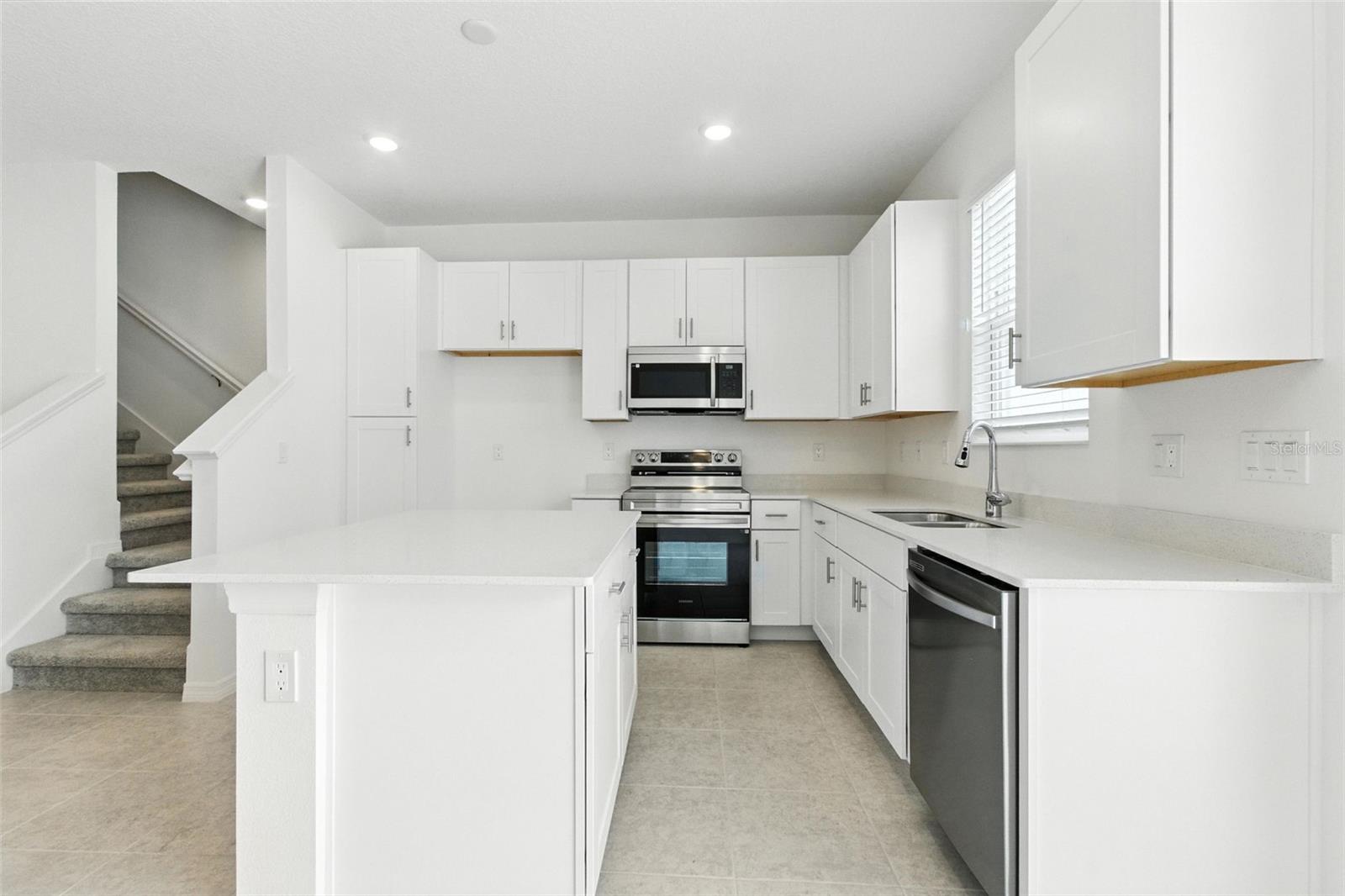 Image 11 of 37 For 1263 Stockwell Avenue