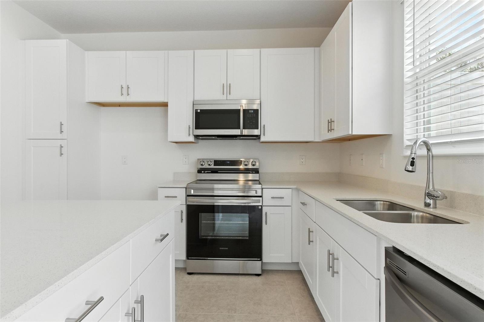 Image 12 of 37 For 1263 Stockwell Avenue