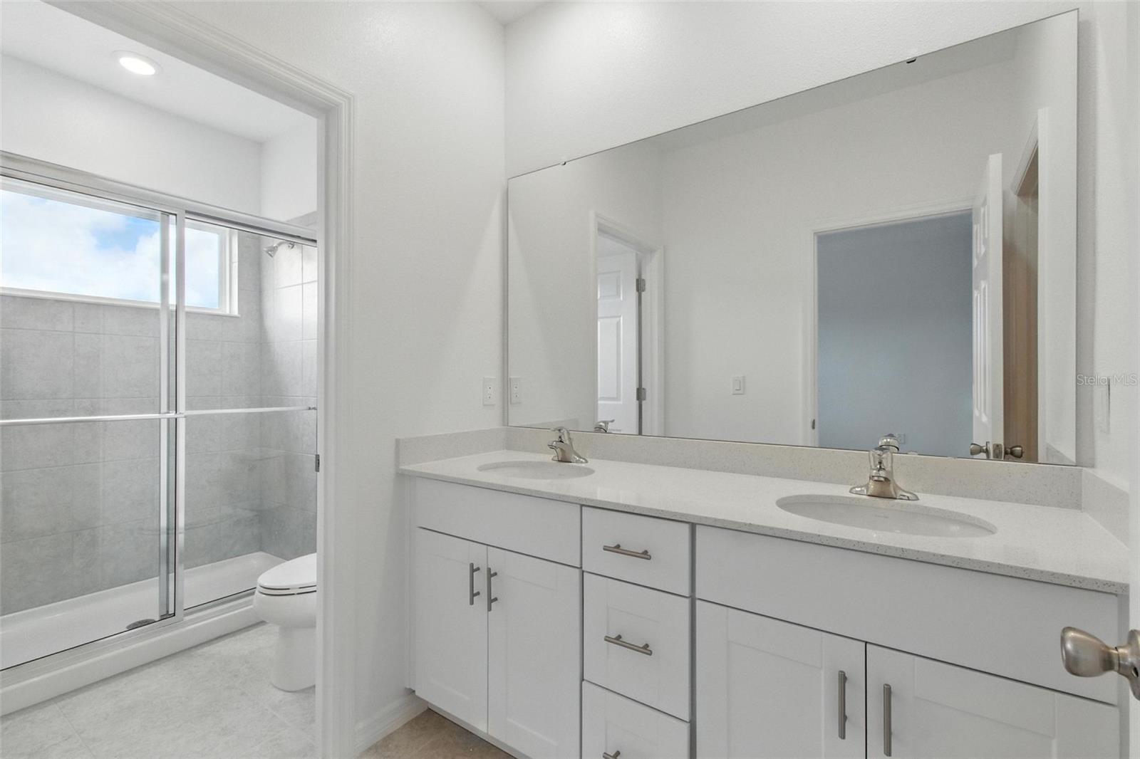 Image 18 of 37 For 1263 Stockwell Avenue