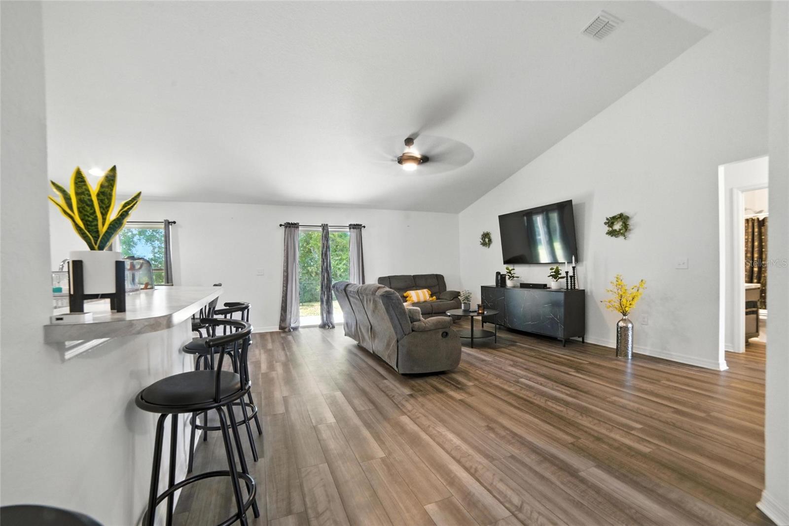 Image 17 of 43 For 278 Cove At Eagle Lake Circle