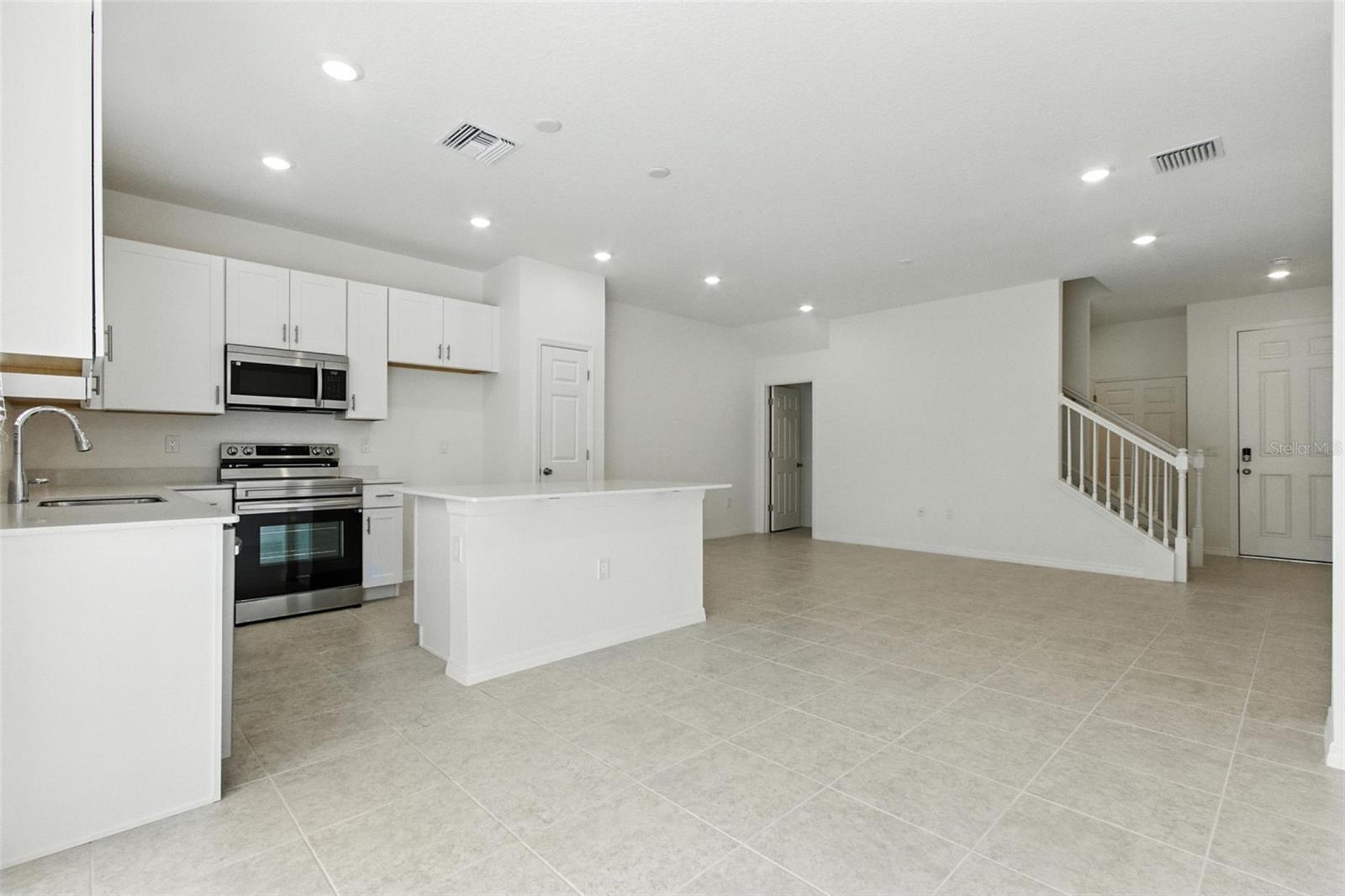 Image 10 of 37 For 1267 Stockwell Avenue