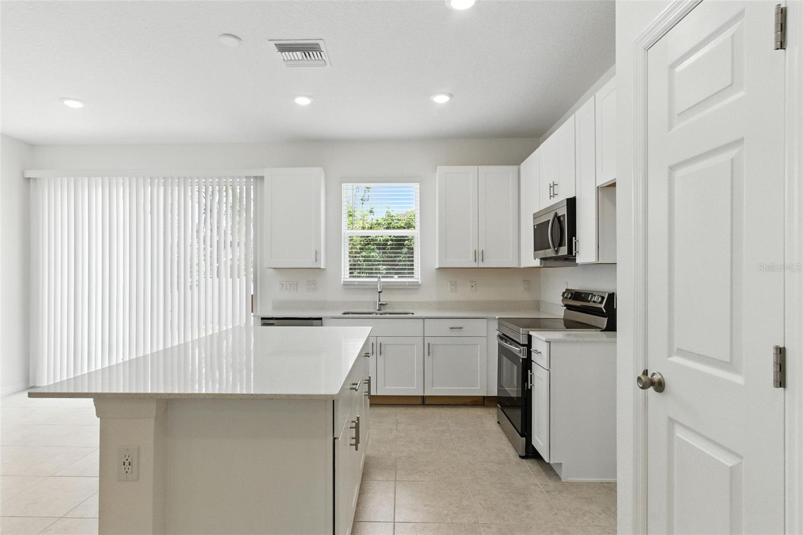 Image 6 of 37 For 1267 Stockwell Avenue