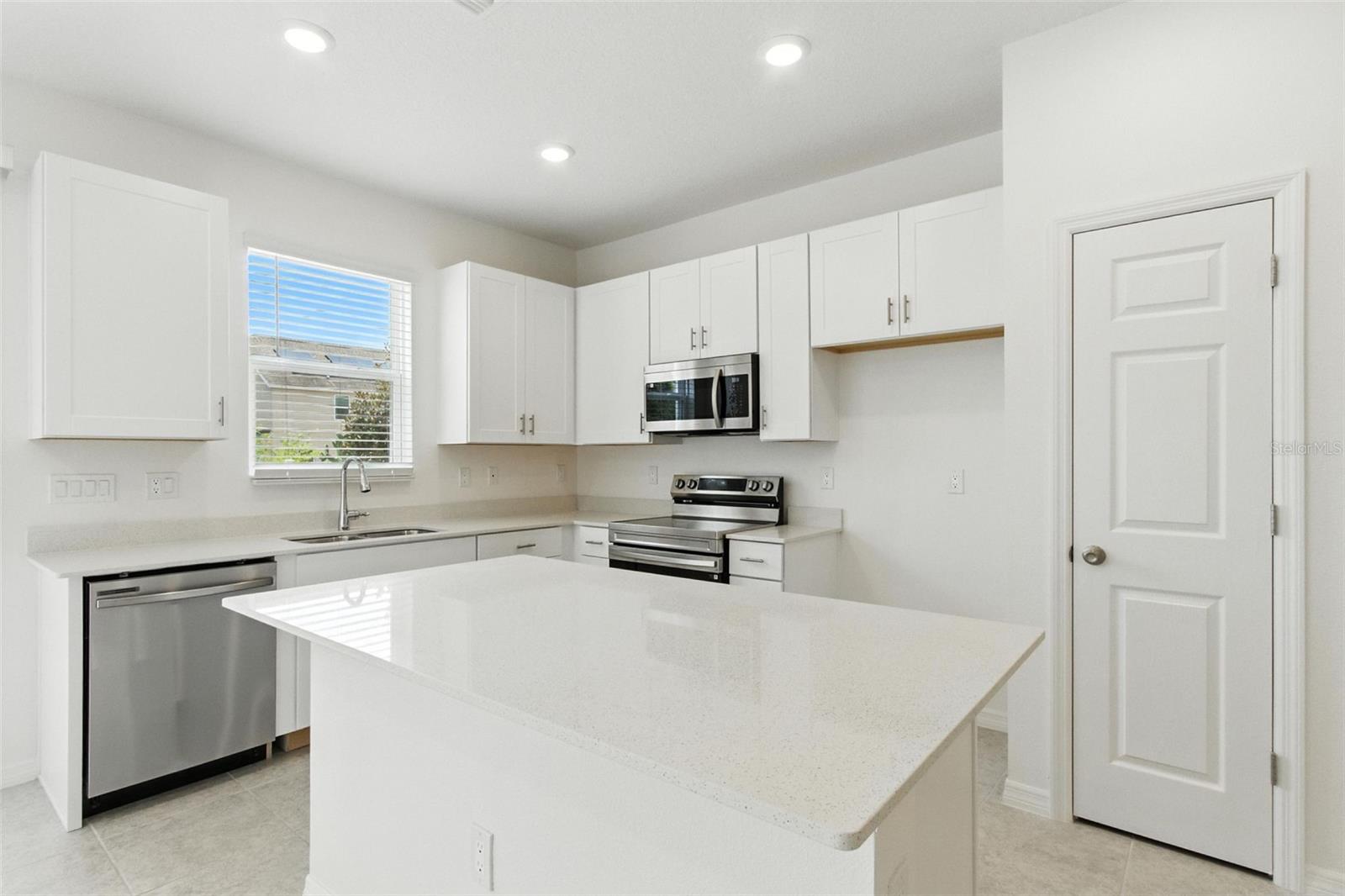 Image 7 of 37 For 1267 Stockwell Avenue